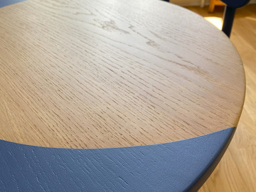 Vente avec paiement en ligne: Table et chaises enfant en chêne relookées bleue pop