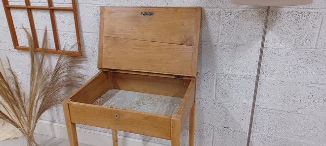 Pupitre en bois rénové pour adulte et ado