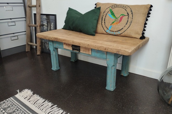 Table basse ou petit Banc Vintage en bois massif bleu turquoise