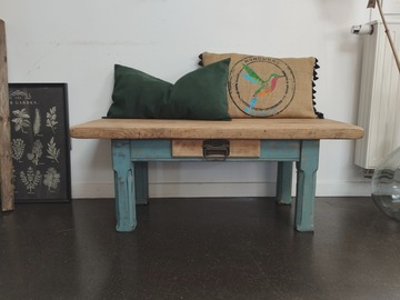 Vente avec paiement en ligne: Table basse ou petit Banc Vintage en bois massif bleu turquoise