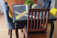 Vente avec paiement en ligne: Table à manger style Louis XV aux couleurs contemporaines