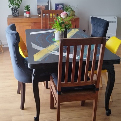 Vente avec paiement en ligne: Table à manger style Louis XV aux couleurs contemporaines