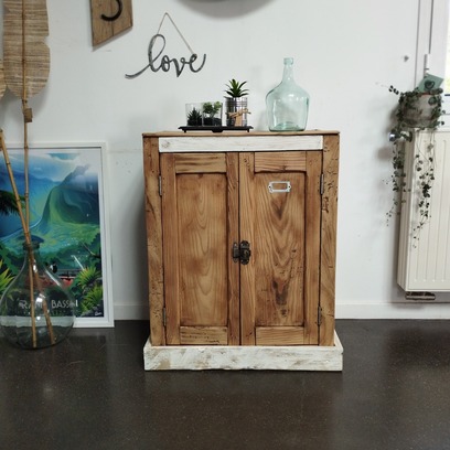 Vente avec paiement en ligne: Petit Buffet vintage bois et patine blanc, style Bohème