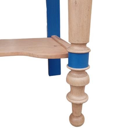 Console bois poétique relookée aux motifs bleu intense