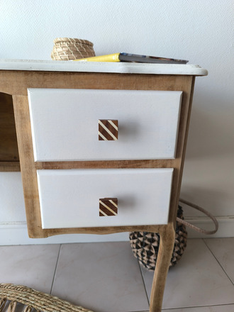 Bureau bois et blanc écume