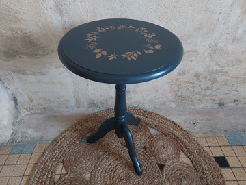 Vente avec paiement en ligne: Sellette/guéridon rond noir carbone et feuillage d'or