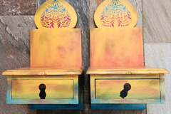 Vente avec paiement en ligne: Paire de chevets "Orient" à fixer au mur, tons jaune et orangé