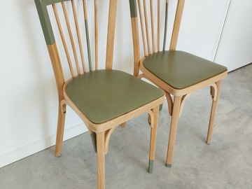 Vente avec paiement en ligne: Paire de chaises bistrot Baumann relookées bois et vert de gris 