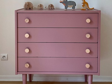 Vente avec paiement en ligne: Commode vintage 4 tiroirs relookée rose très doux