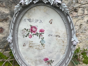 Vente avec paiement en ligne: Cadre en bois shabby chic avec nœud et fleurs 