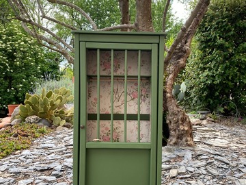 Vente avec paiement en ligne: Armoire/Penderie de poupée vintage vert forêt