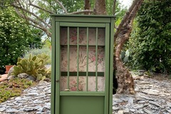 Vente avec paiement en ligne: Armoire/Penderie de poupée vintage vert forêt