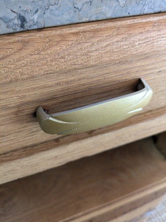 Chevet art déco en bois aux motifs ethniques