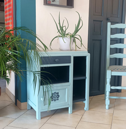 Petit buffet/meuble d'appoint carreaux de ciment bleu ciel