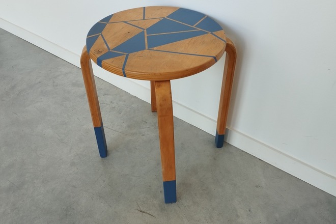 Tabouret vintage au design Alvar Aalto