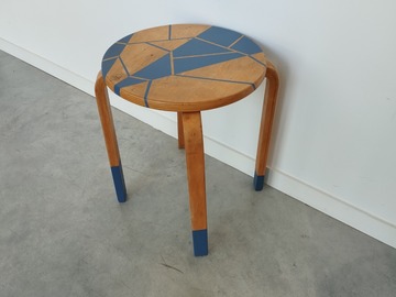 Vente avec paiement en ligne: Tabouret vintage au design Alvar Aalto