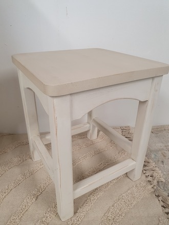 Pupitre d'écolier avec son tabouret assorti blanc patiné