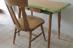 Vente avec paiement en ligne: Ensemble bureau en bois liseré vert et sa chaise 