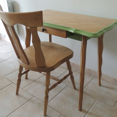 Vente avec paiement en ligne: Ensemble bureau en bois liseré vert et sa chaise 