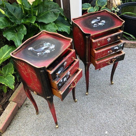 Paire de tables de nuit Louis XVI style chinois