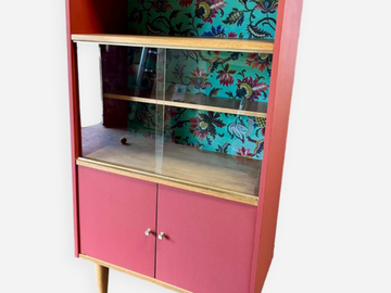 Vente avec paiement en ligne: Bibliothèque vitrine vintage fleurie et rouge brique