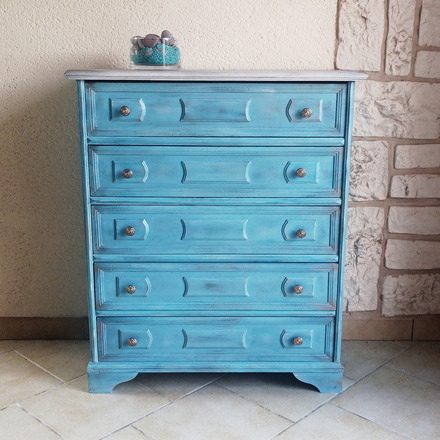 Commode 5 tiroirs bleu curaçao patinée et reflets Or.