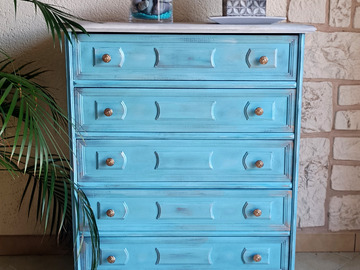 Vente avec paiement en ligne: Commode 5 tiroirs bleu curaçao patinée et reflets Or.