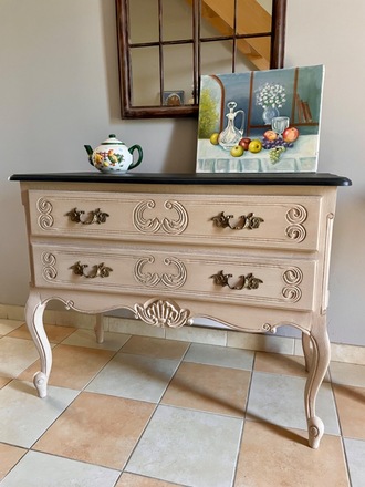 Commode sauteuse style Louis XV patinée beige lin