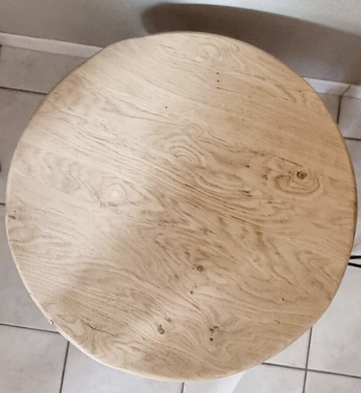 Table basse ronde en chêne piètement blanc