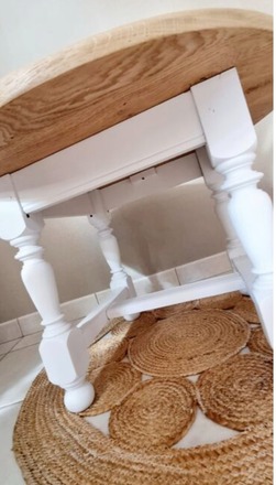 Table basse ronde en chêne piètement blanc