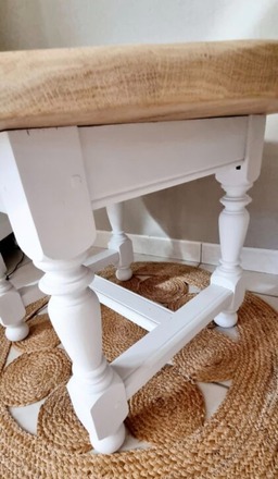 Table basse ronde en chêne piètement blanc