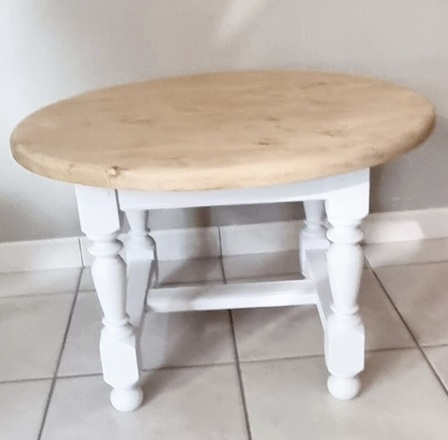 Table basse ronde en chêne piètement blanc