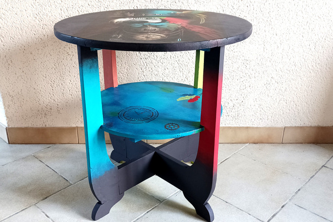 Guéridon/console ronde colorée et Perroquet steampunk
