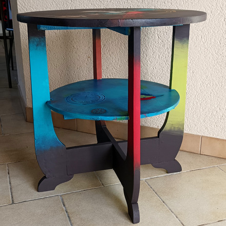 Guéridon/console ronde colorée et Perroquet steampunk