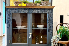 Vente avec paiement en ligne: Vitrine bibliothèque grise pieds dorés