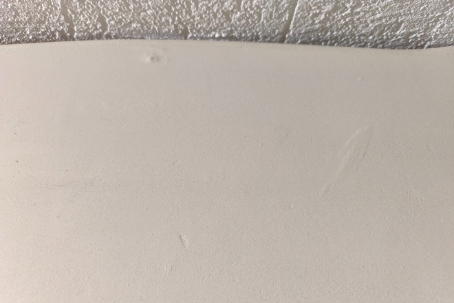 Bureau bois et blanc écume