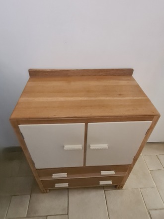 Ancienne petite commode d'internat bois et camomille