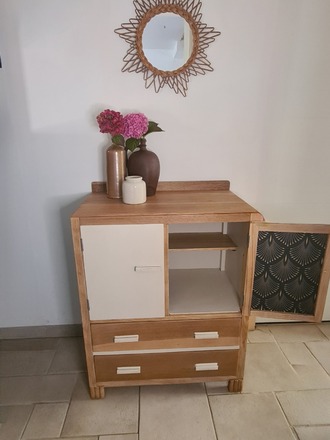 Ancienne petite commode d'internat bois et camomille