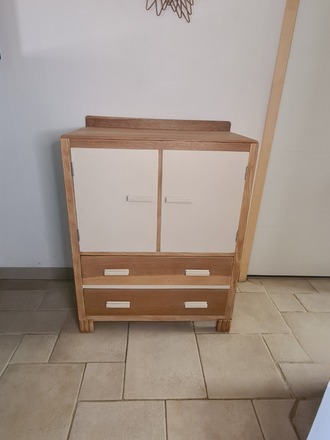 Ancienne petite commode d'internat bois et camomille