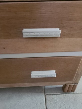 Ancienne petite commode d'internat bois et camomille