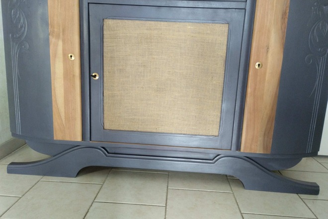 Buffet bas gris poivre et bois brut 