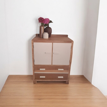 Vente avec paiement en ligne: Ancienne petite commode d'internat bois et camomille