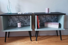Vente avec paiement en ligne: Paire de tables de nuit ou d'appoint vert de gris