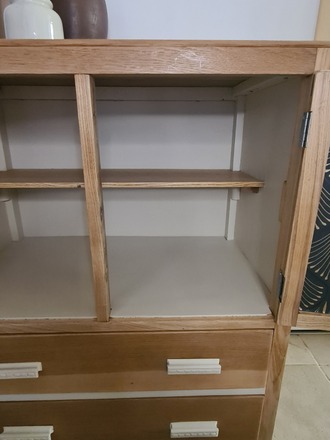 Ancienne petite commode d'internat bois et camomille