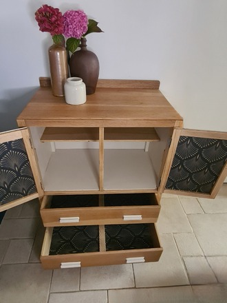Ancienne petite commode d'internat bois et camomille