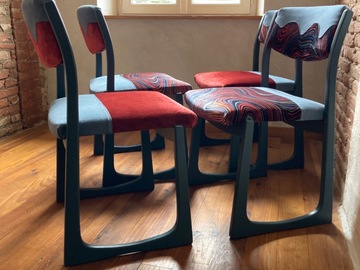 Vente avec paiement en ligne: Lot de 4 chaises vintage structure traineau tissu velours