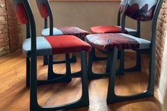 Vente avec paiement en ligne: Lot de 4 chaises vintage structure traineau tissu velours