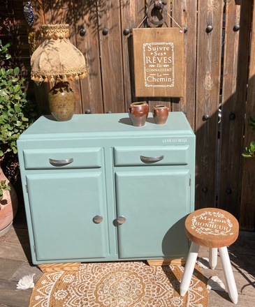 Buffet Mado bas années 50 relooké bohème vert de gris