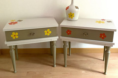 Vente avec paiement en ligne: Paire de chevets vintage colorés et floraux "FLORE"