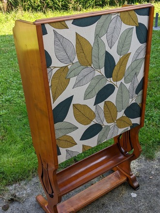 Secrétaire à abattant piètement en forme de Lyre 